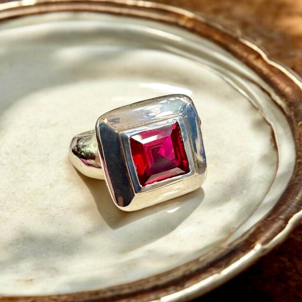 Vintage Signed Ruby Sterling Silver Ring (6.5/9g)
